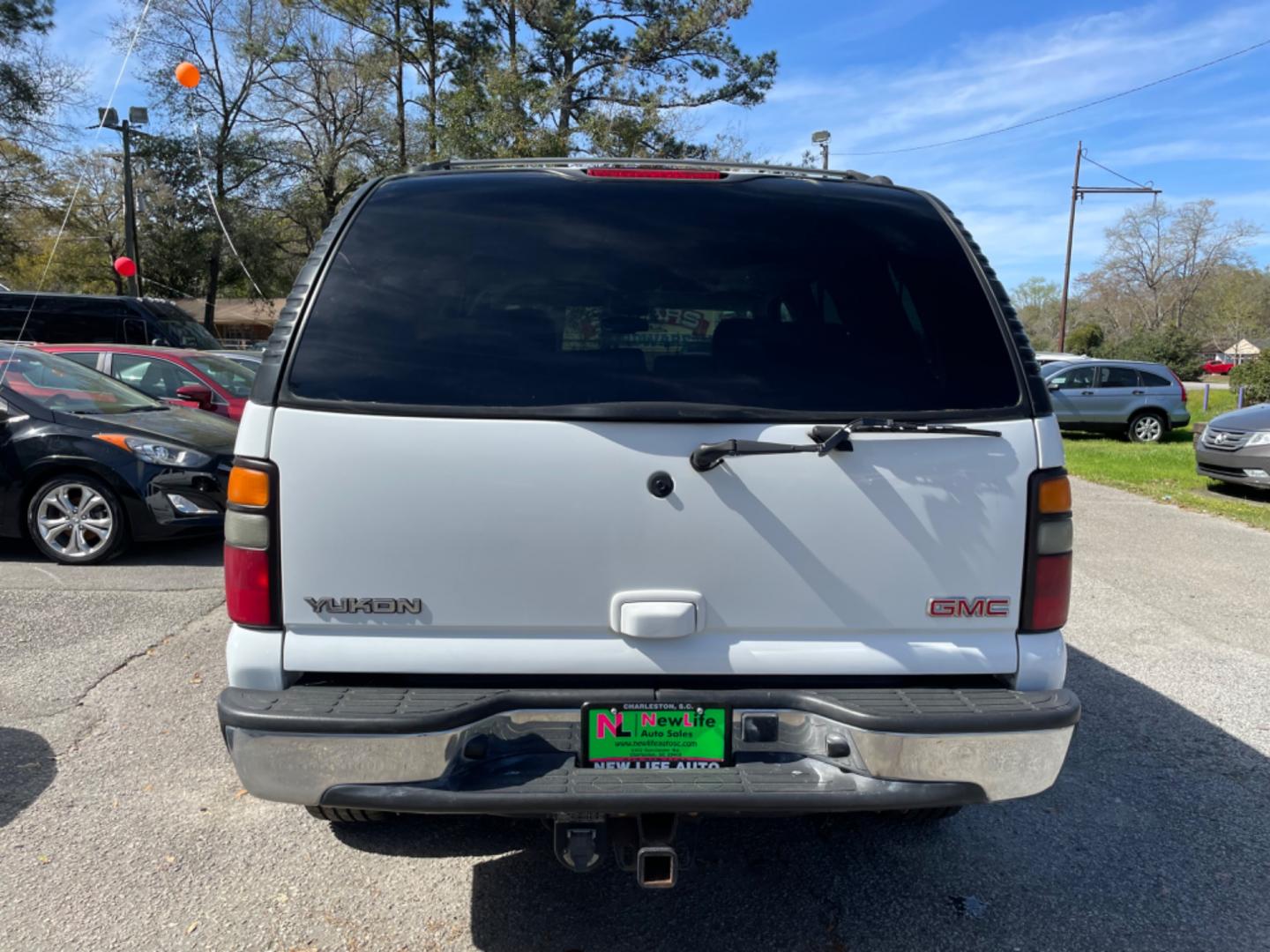 2005 WHITE GMC YUKON SLT (1GKEC13T95J) with an 5.3L engine, Automatic transmission, located at 5103 Dorchester Rd., Charleston, SC, 29418-5607, (843) 767-1122, 36.245171, -115.228050 - Photo#6